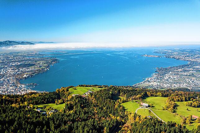 Der Ausblick vom Pfänder auf den Bodensee.