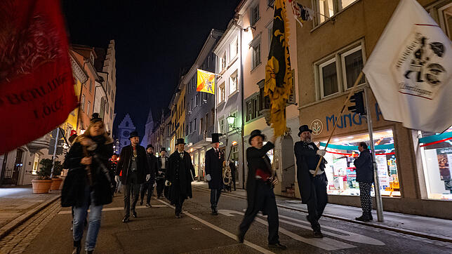 Bild 17: In Überlingen beerdigen Narren die fünfte Jahreszeit mit einem grandiosen Höhepunkt!