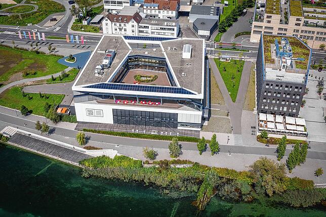 Bild 1: Corona bringt das Aus für viele Veranstaltungen: Das Defizit am Bodenseeforum steigt wieder an
