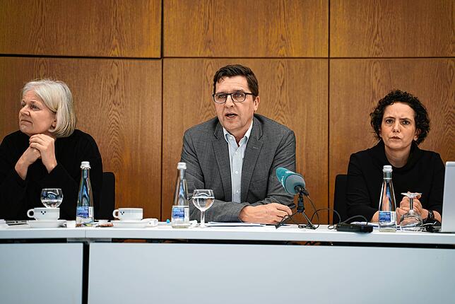 Für die Deges saßen Umweltbeauftragte Susanne Koss, Projektleiter Johannes Kuhn und Sprecherin Pia Verheyen am Tisch.