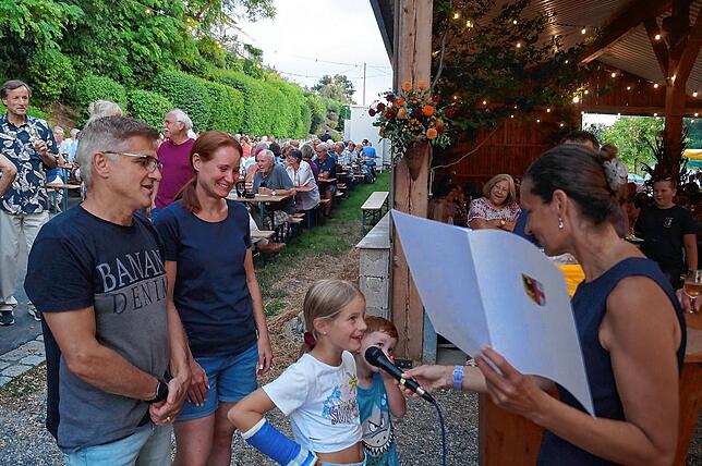 Bild 10: Bilder vom Daisendorfer Weinfest am Freitagabend rund um die Fruchtscheune von Mathias Bernhard