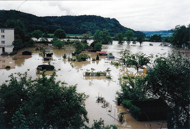Auf dem Gelände der Siedlergemeinschaft in der Schmittenau stehen Schrebergärten unter Wasser.