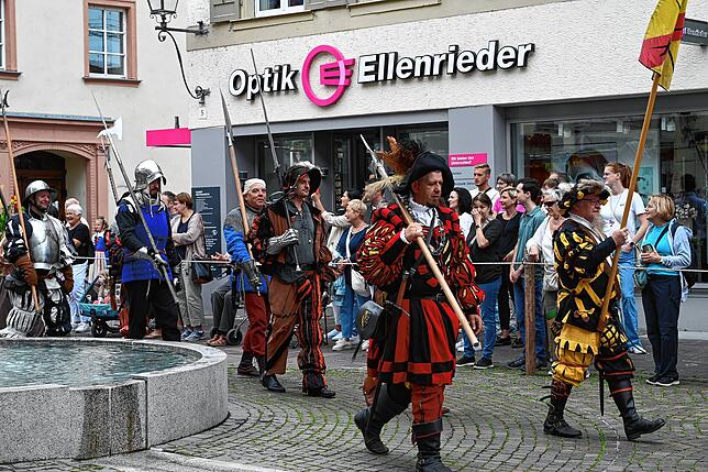 Bild 2: So schön ist das bunte Treiben am Chilbi-Festumzug (Teil 1)