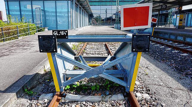 Hier könnte er stehen, der Maybach-Museumszug &ndash; mit eigenem Bahnsteig. Gleis 3 am Hafenbahnhof in Friedrichshafen braucht die Bahn ...