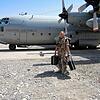 Der etwas andere Besuch des Pfarrers mit Kultkoffer, Gitarre, Rucksack, kugelsicherer Weste und Gehörschutz im Camp Feyzabad, Afghanistan.