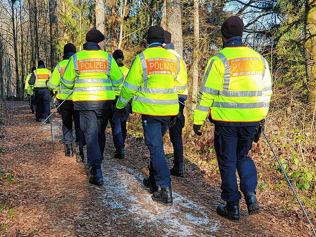 Wälder, Wiesen, Gebüschgruppen: Die Polizei will wie hier im Februar in Villingen im Laiblewald den vermissten Dirk Brünker unbedingt ...