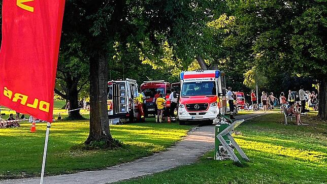 Großer Einsatz am Sonntag, 11. August, am Strandbad Hörnle in Konstanz. Ein Kajakfahrer wird von seiner Frau als vermisst gemeldet.