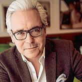 Rolf Schmiel ist Diplom-Psychologe, Autor, Vortragsredner und Moderator.