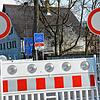 Noch immer sind etliche Grenzübergänge nicht, wie dieser in Lindau, oder nur unter erschwerten Bedingungen passierbar. Für Paare, die ...