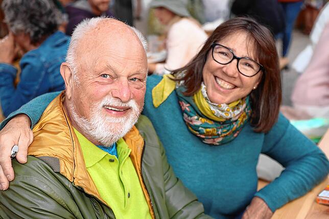 Bild 9: Die Gäste feiern beim Stadtgartenfest: Hier sind die Fotos vom ersten Abend