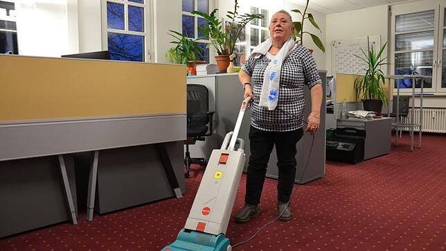 Luigina Naccarato sorgt in der SÜDKURIER-Redaktion in Überlingen zuverlässig dafür, dass alles sauber ist.