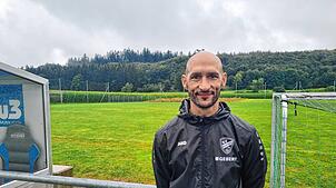 Bahadir Livgökmen, Trainer des SV Denkingen, fährt einen auch in dieser Höhe verdienten Sieg gegen die Spfr Owingen-Billafingen ein.