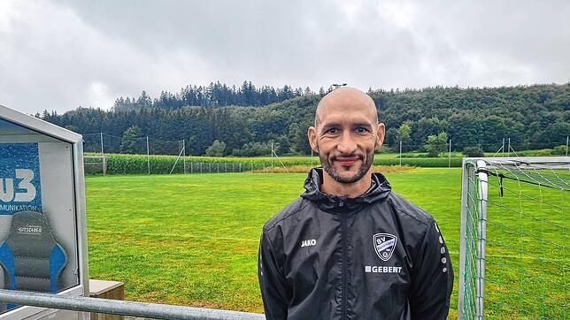 Bahadir Livgökmen, Trainer des SV Denkingen, fährt einen auch in dieser Höhe verdienten Sieg gegen die Spfr Owingen-Billafingen ein.
