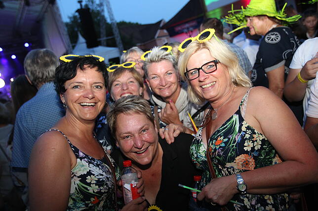 Bild 9: Bilder von den Konzertbesuchern bei Jürgen Drews in Bad Dürrheim - Teil 2