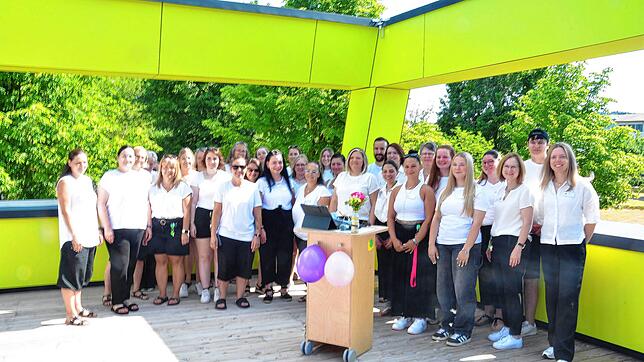 In der Kindertagesstätte Stadtkäfer sind mehr als 30 Erzieherinnen tätig, die sich bei der offiziellen Eröffnung am Samstag auf der ...