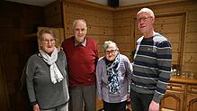 Der Vorsitzende Heiko Jakubowski (rechts) ehrt Mitglieder für 75 Jahre Zugehörigkeit zur Naturfreunde-Ortsgruppe St. Georgen. Im Bild ...