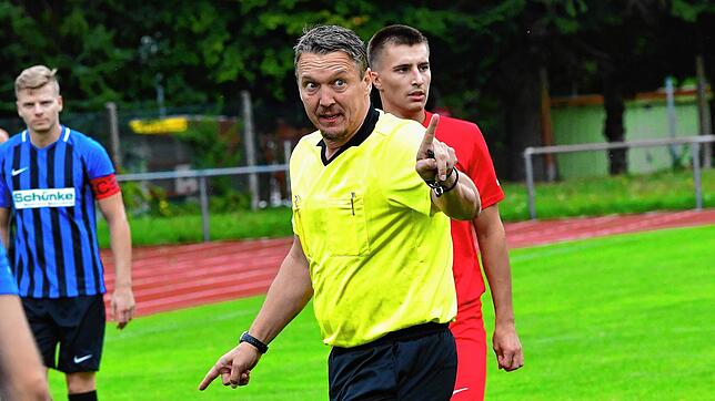 Klare Ansage: Trotz der hohen Prämien, die der Fußballverband ausbezahlt hat, fordert Schiedsrichter-Obmann Ralf Brombacher &ndash; hier ...