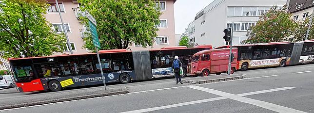 Zähringerplatz: Der Überweg zur Bushaltestelle gegenüber dem Seehrein-Center ist nur zum Teil barrierefrei.