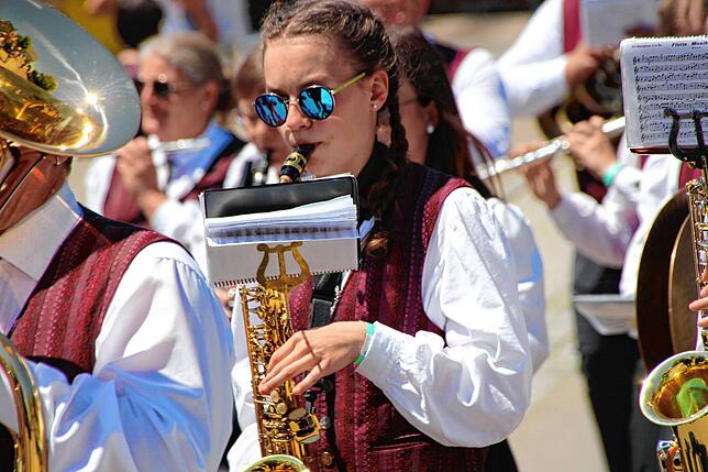 Bild 19: Dorf-Musik-Fest und Bezirksmusikfest in Menningen