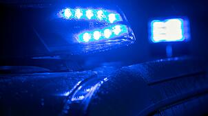 Blaulicht auf einem Polizeifahrzeug.