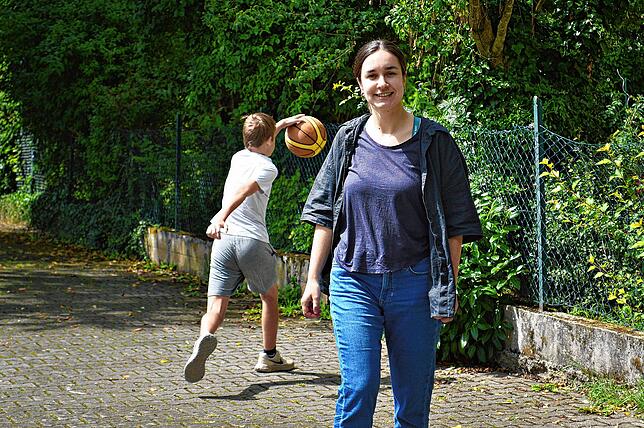 Die 27-jährige Mirjam Goll wusste schon früh, dass sie später einmal im sozialen Bereich arbeiten möchte. Heute ist sie für die Jungs in ...