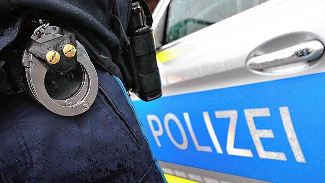 Handschellen klickten vorläufig nach einer Schlägerei am Bahnhof Singen (Symbolbild).