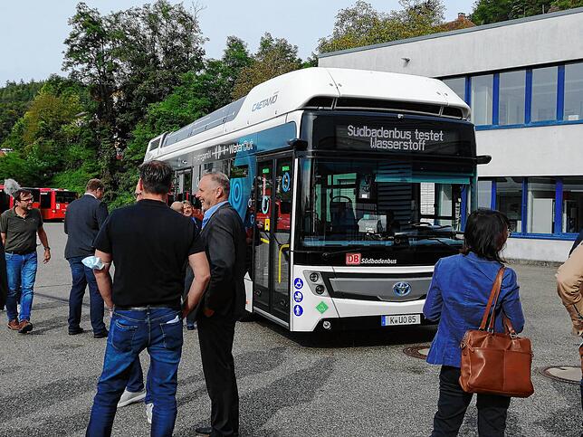 „H2 Citygold“ ist ein gemeinsam von der portugiesischen Firma Caetano und dem japanischen Autobauer Toyota entwickeltes ...
