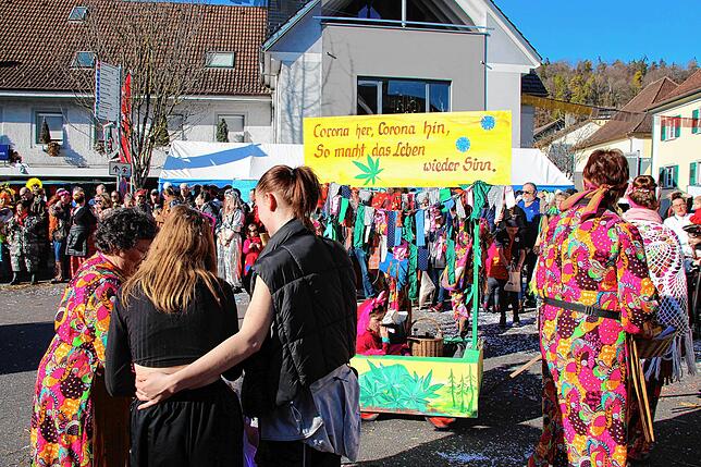 Bild 12: Bilder vom närrischen Treiben beim Treffen der Narren am Fasnachtsmontag in Stühlingen (Teil 2)
