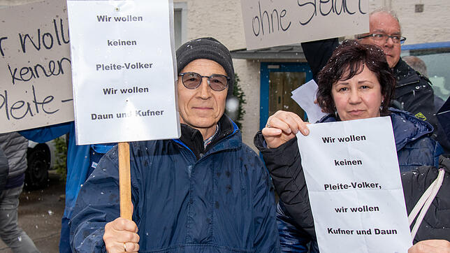 Kurz zuvor hatten die Mitarbeitenden der Lauffenmühle erfahren, dass sie mit der Unternehmensschließung Ende Juli ihren Arbeitsplatz ...