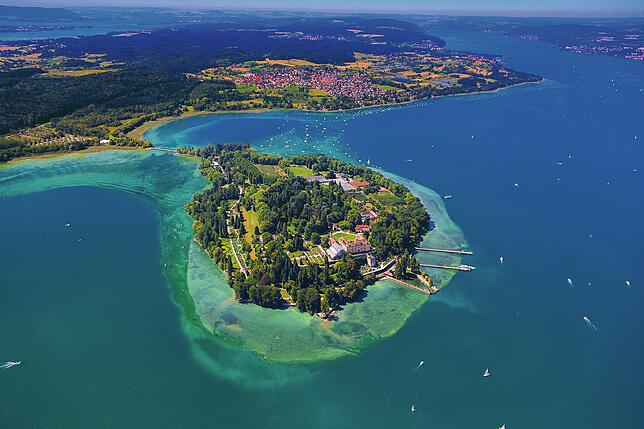 Luftaufnahme der Blumeninsel Mainau im Bodensee