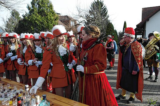 Narrenbaumstellen der Katzenzunft Kippenhausen. Vorher gibt es einen kleinen Umzug durch das Dorf. Bild: Claudia Wörner