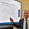 Stadtwerke-Chef Gregor Gülpen und seine Mitarbeiter haben derzeit einen herausfordernden Job: Sie müssen an der Kundenfront das Hin und ...