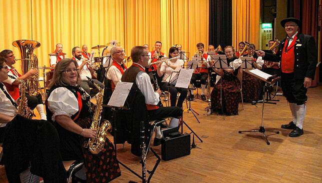 Musikalisch umrahmt wurde die gut dreistündige Ehrungsveranstaltung des Blasmusikverbands Hochrhein vom Musikverein Todtmoos-Weg unter ...