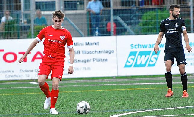 FC-Protagonist Rafael Kliche versuchte sich gegen die Niederlage zu stemmen. Am Ball versuchte er, seine Mitspieler in Szene zu setzen. ...