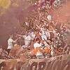 Merck-Stadion am Böllenfalltor. Freiburgs Fans zünden Rauchbomben.