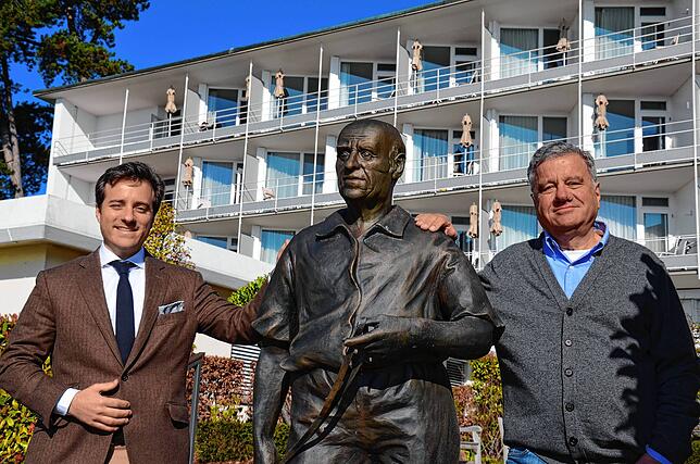 Begründer der medizinischen Fastenmethode war Otto Buchinger vor mehr als 100 Jahren. Eine Statue erinnert an ihn. Leonard und Raimund ...