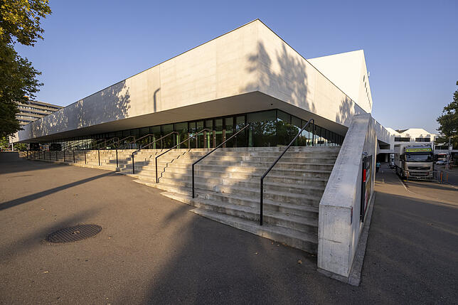 Der ESC 2025 wird in der beeindruckenden St. Jakobshalle in Basel ausgetragen – einer der bekanntesten Veranstaltungsorte der Schweiz.