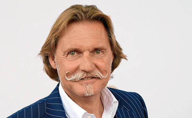 Bild 1: Im Hotel oder Zuhause, mit Fondue oder Kartoffelsalat: So feiern Promis aus der Region Weihnachten