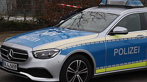 Die Polizei hat einen Hinweis auf den Unfallverursacher. (Symbolbild)