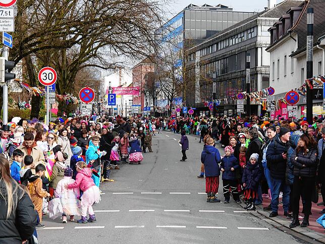 Bild 14: Jetzt haben die Poppele das Sagen: Die besten Bilder vom Rathaussturm in Singen