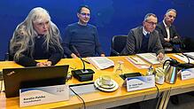 Kerstin Pahlke (von links) stellt die Ergebnisse des Modellprojektes vor. Hier mit dem Leiter des Gesundheitsamtes, Halem Saleh, dem ...