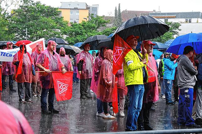 Bild 22: Protest bei ZF Friedrichshafen: So kämpfen die Mitarbeiter gegen den drohenden Stellenabbau