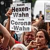 Mit völlig schrägen Vergleichen ziehen so genannte Querdenker, Corona-Leugner und Impfgegner in ganz Deutschland gegen die staatlichen ...