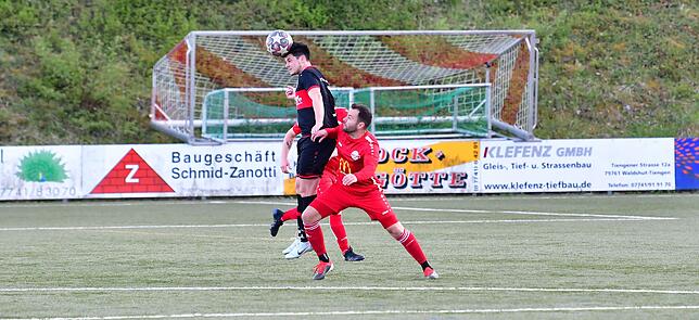 Bild 30: FC Rot-Weiß Weilheim besiegt den FC Wallbach im &bdquo;Duell am Strich&ldquo; mit 3:1 &ndash; wir haben die Bilder!