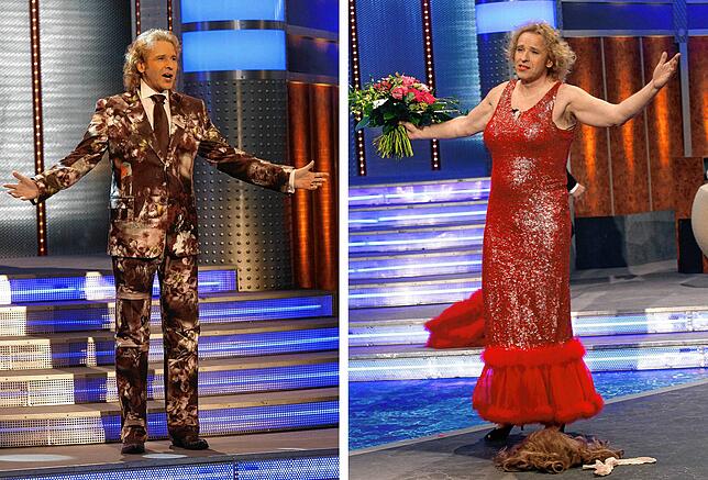 Thomas Gottschalk steht im Anzug und als Frau verkleidet in der ZDF- Unterhaltungsshow auf der Bühne. (Bild vom 31. März 2007 in Freiburg)
