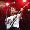 Max Giesinger rockt die Bühne im Juli 2019 beim Open-Air-Festival &bdquo;Das Fest&ldquo; in Karlsruhe.