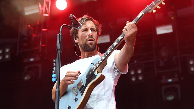Max Giesinger rockt die Bühne im Juli 2019 beim Open-Air-Festival &bdquo;Das Fest&ldquo; in Karlsruhe.