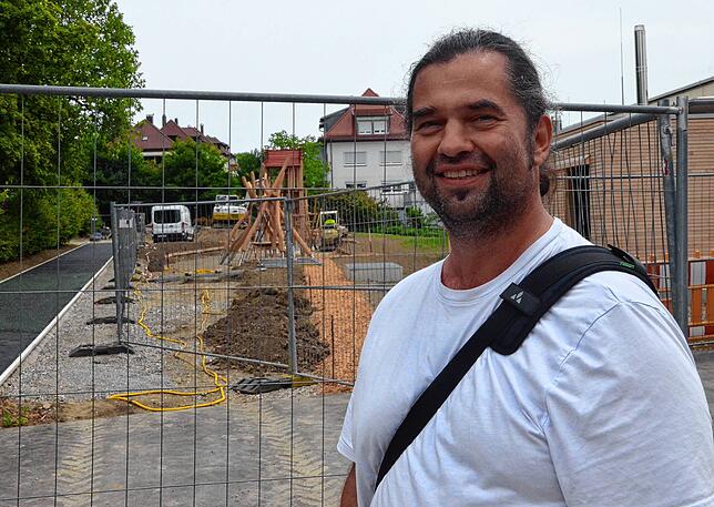 Gregor Depta, Landschaftsarchitekt vom Überlinger Planungsbüro „Freiraumwerkstadt“ freut sich über die fertig gewordene ...