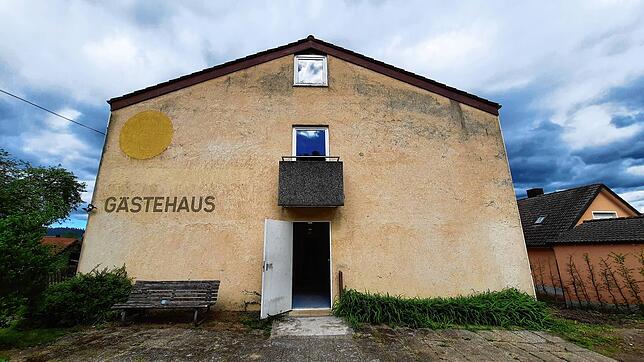 Früher Gästehaus, heute Obdachlosenunterkunft: Hier bringt die Gemeinde Bodman-Ludwigshafen momentan bis zu 25 Personen ohne Wohnung ...
