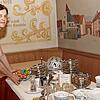 Andrea Gmeiner vom Lindenhof in Bräunlingen deckt ab. Das Frühstücksbuffet kann nicht mehr in üblicher Form angeboten werden.